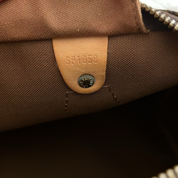 Authentic Louis Vuitton Speedy 30 monogram - Picture 11 of 16